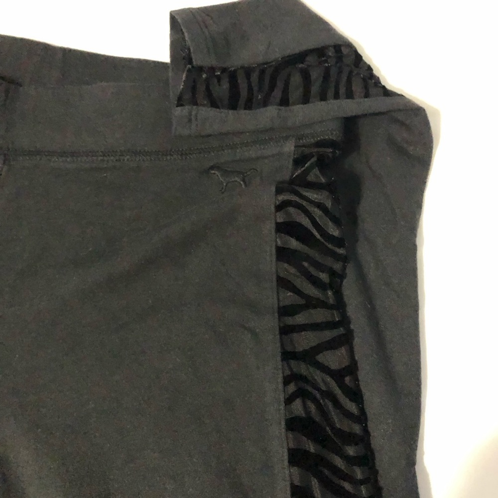 🌺 PINK Victoria's Secret Black Leggings Size Medium